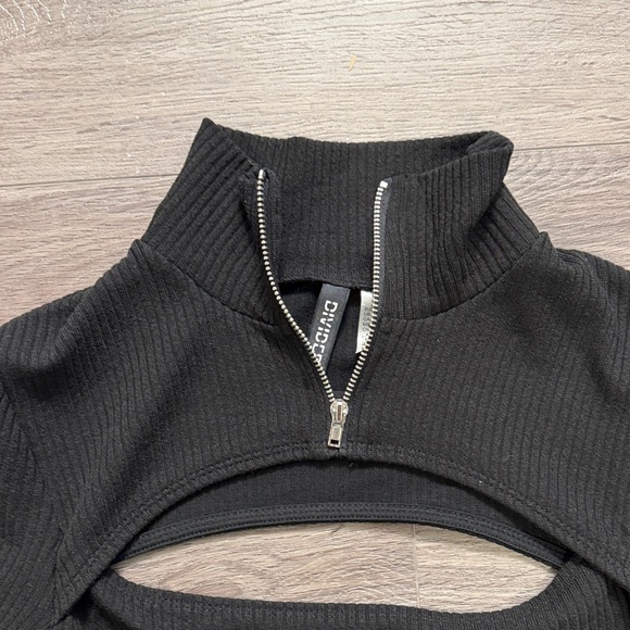 H&M Black Ribbed Zip-Up Top - Picture 2 of 3